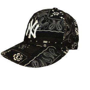 Pre-Owned Kith Bandana Grey Fitted Hat - Size 7 1/8